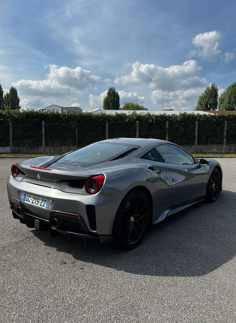 Comparatif avant et après : Toyota Yaris transformée en Ferrari